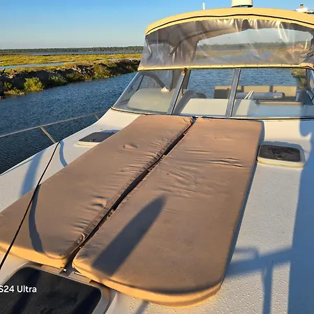 Comporta Side - Boat ספינת מלון שטובל